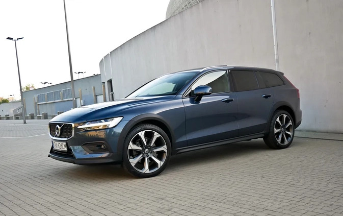 Volvo V60 Cross Country cena 164900 przebieg: 104604, rok produkcji 2020 z Kraków małe 742